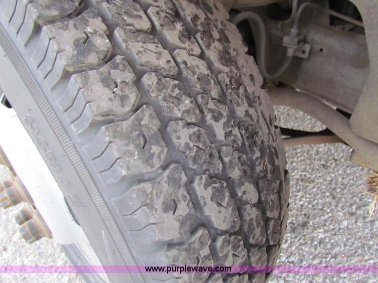 image for item E8212 2005 GMC 3500 Savana box van