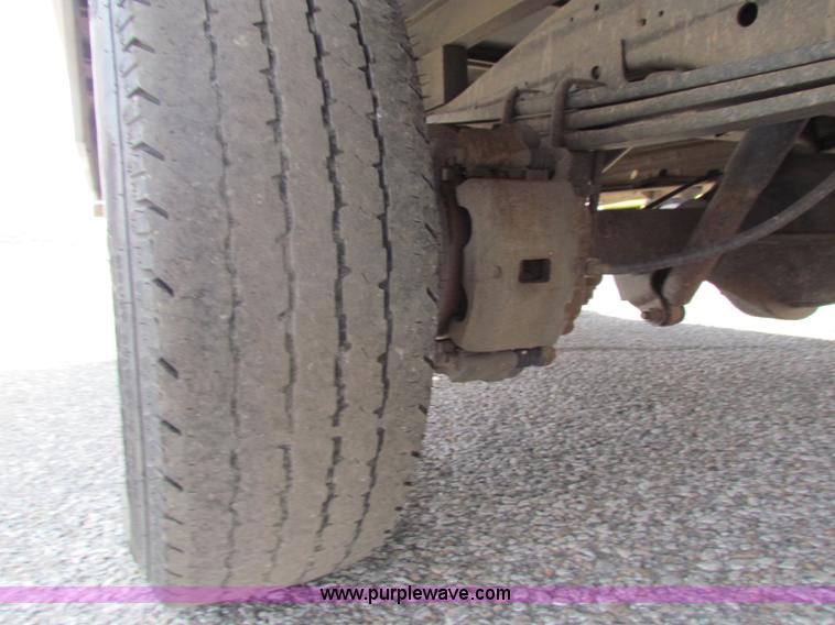 image for item E8212 2005 GMC 3500 Savana box van