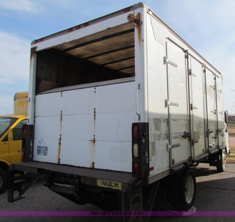 image for item E8214 2000 Isuzu NPR box van