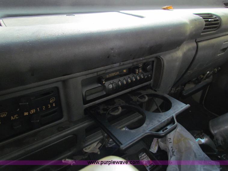 image for item E8214 2000 Isuzu NPR box van