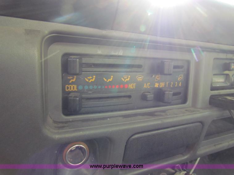 image for item E8214 2000 Isuzu NPR box van