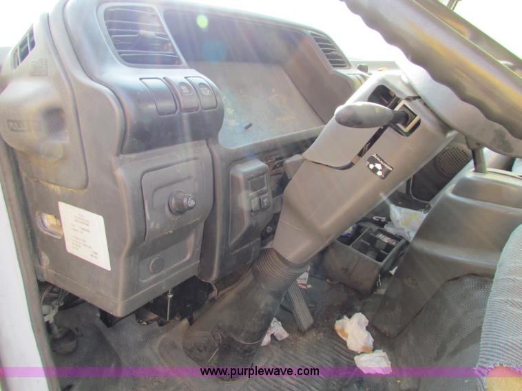 image for item E8214 2000 Isuzu NPR box van