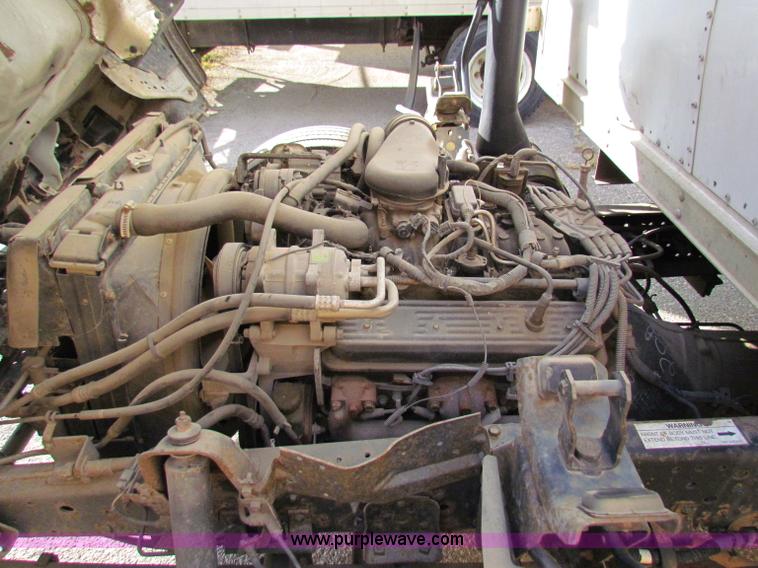 image for item E8214 2000 Isuzu NPR box van