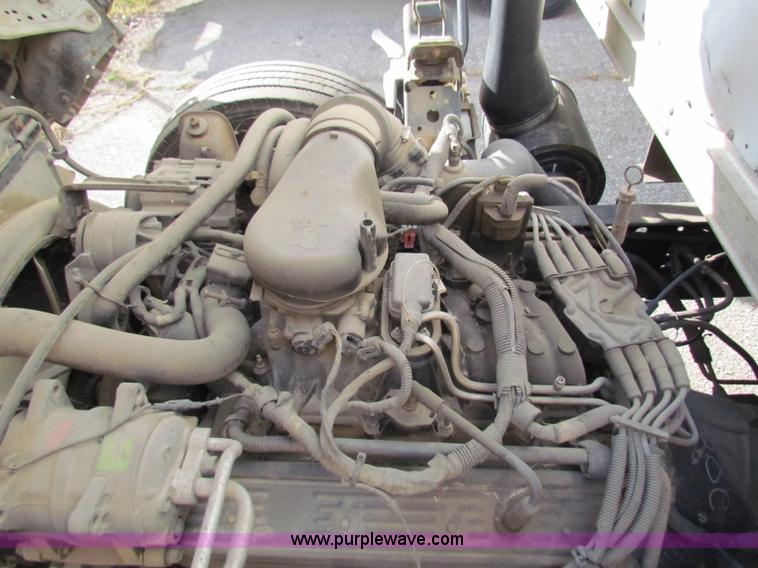 image for item E8214 2000 Isuzu NPR box van