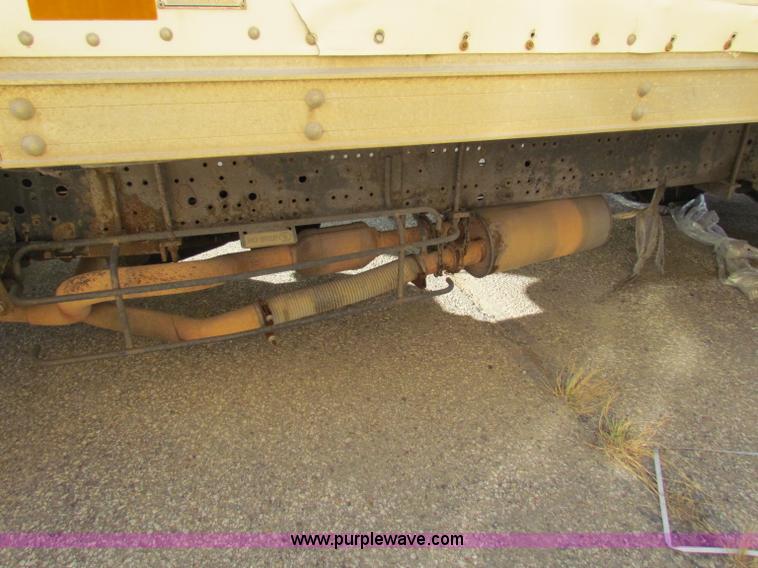 image for item E8214 2000 Isuzu NPR box van