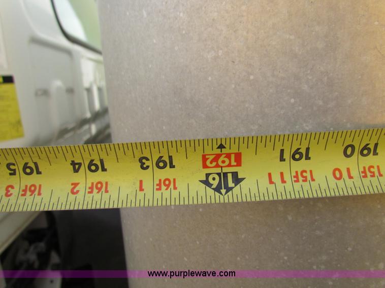 image for item E8214 2000 Isuzu NPR box van