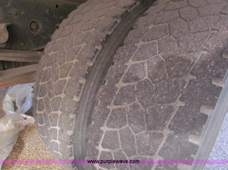 image for item E8214 2000 Isuzu NPR box van