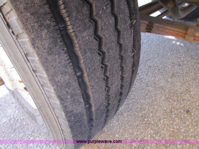 image for item E8214 2000 Isuzu NPR box van