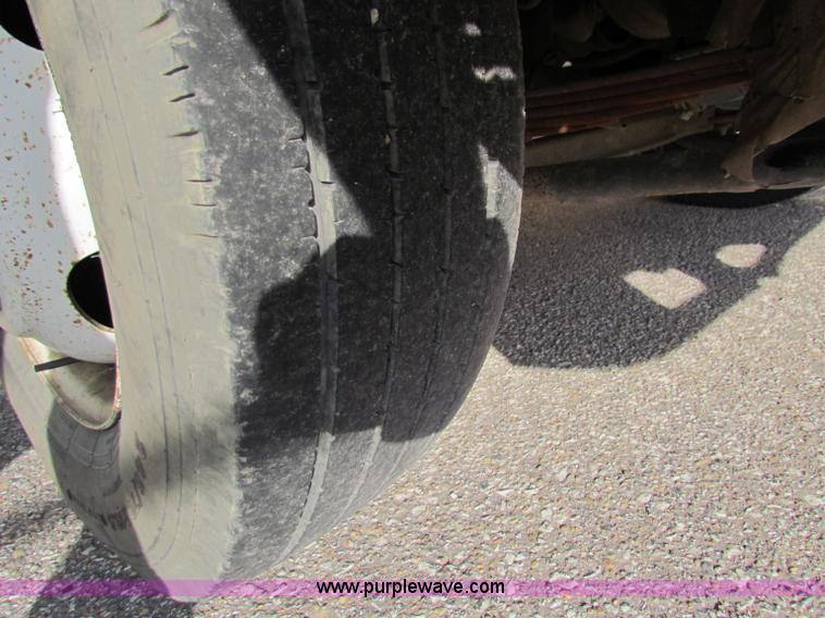 image for item E8214 2000 Isuzu NPR box van