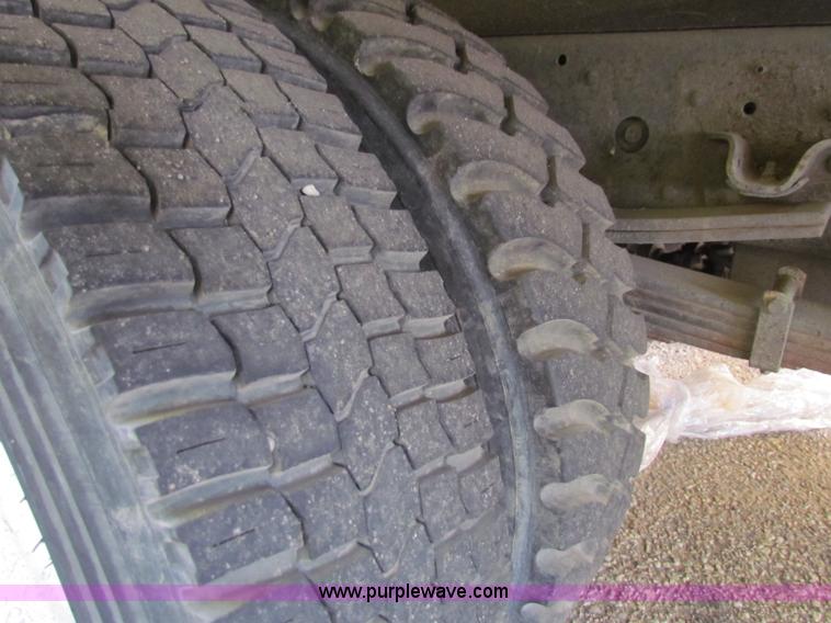 image for item E8214 2000 Isuzu NPR box van