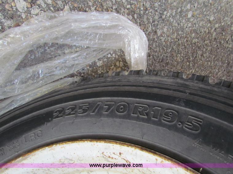 image for item E8214 2000 Isuzu NPR box van