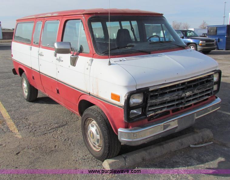 image for item E8215 1987 Chevrolet G30 sport van