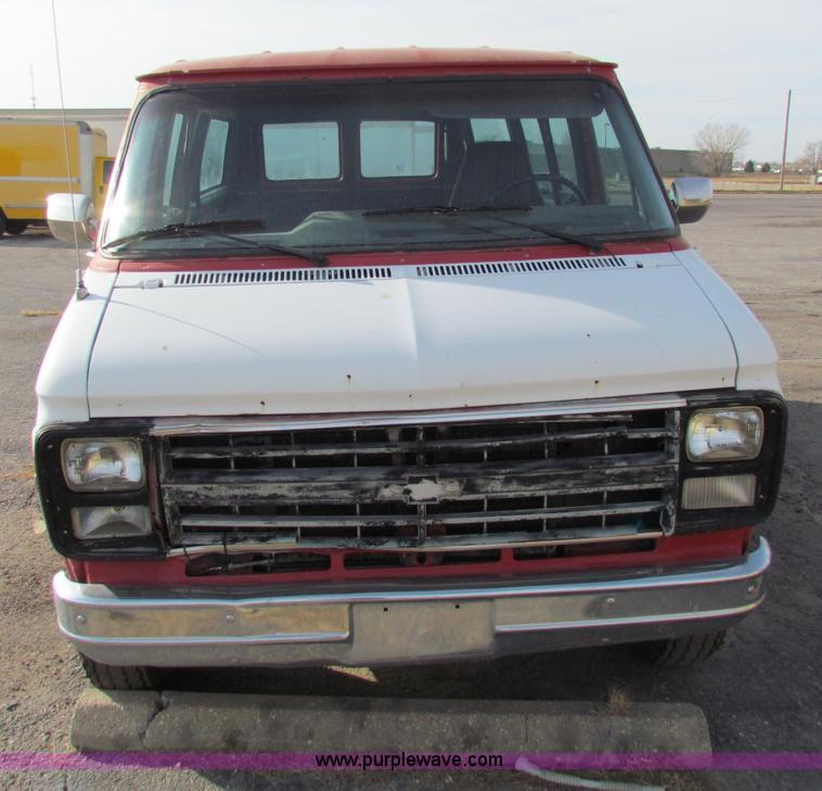 image for item E8215 1987 Chevrolet G30 sport van