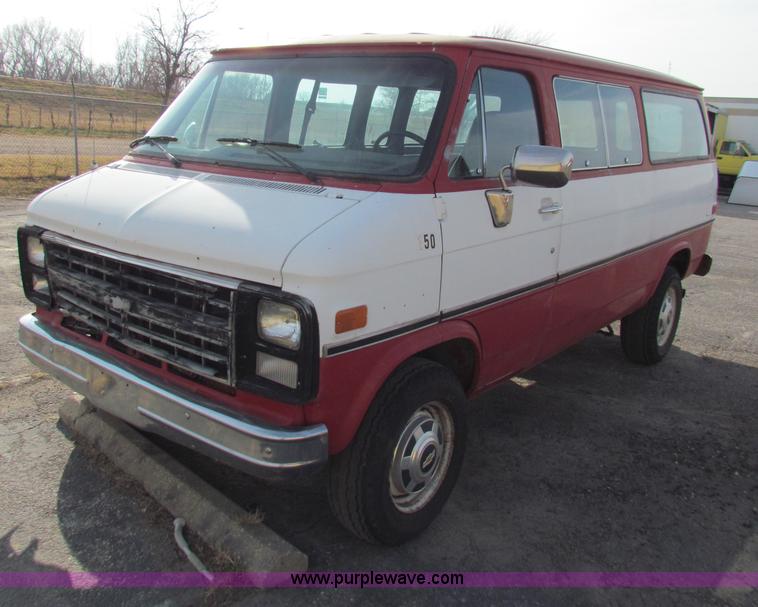 image for item E8215 1987 Chevrolet G30 sport van