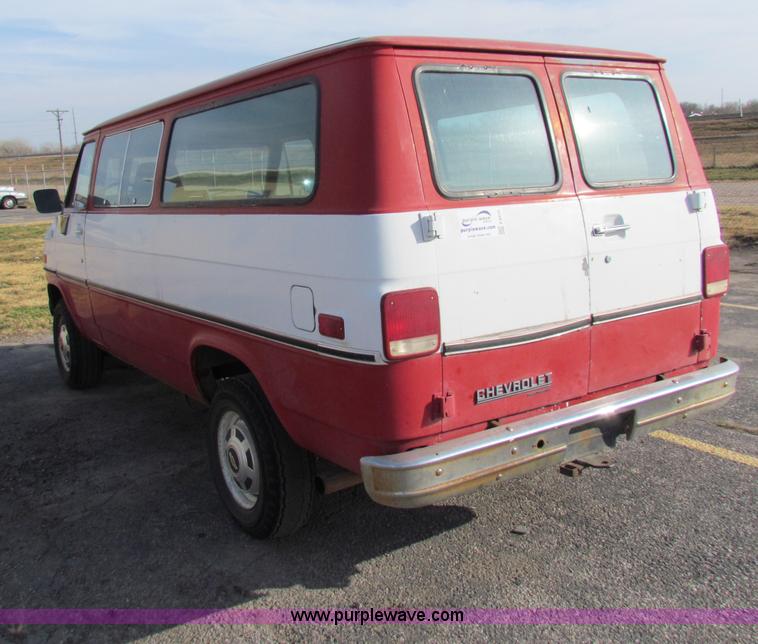 image for item E8215 1987 Chevrolet G30 sport van