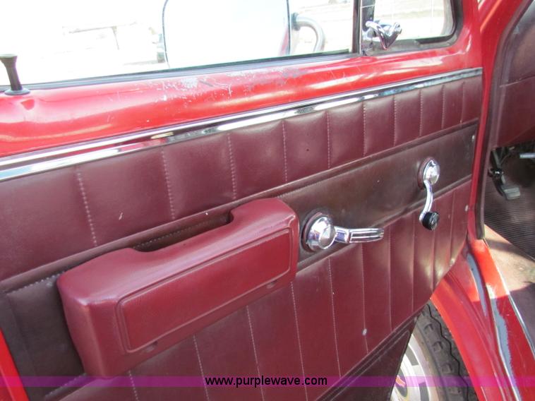 image for item E8215 1987 Chevrolet G30 sport van