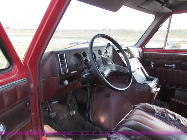 image for item E8215 1987 Chevrolet G30 sport van
