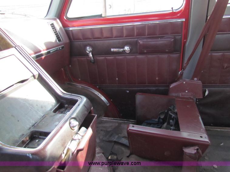 image for item E8215 1987 Chevrolet G30 sport van