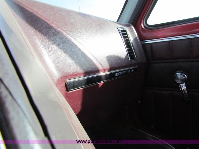 image for item E8215 1987 Chevrolet G30 sport van