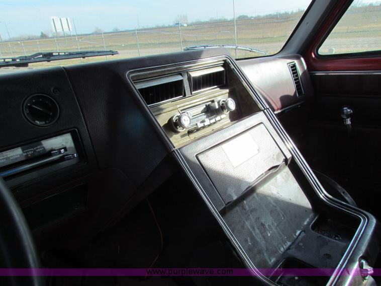 image for item E8215 1987 Chevrolet G30 sport van