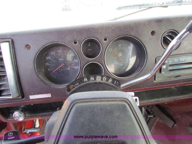 image for item E8215 1987 Chevrolet G30 sport van