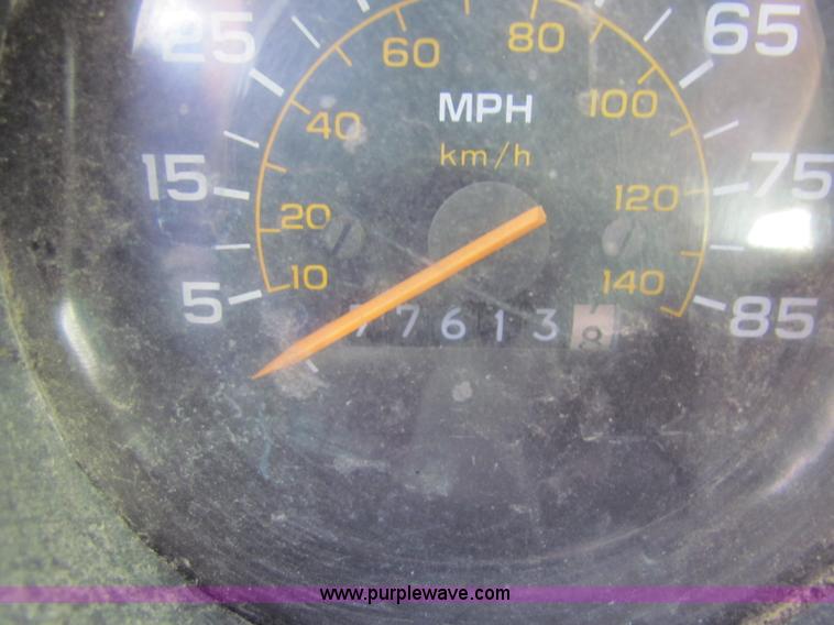 image for item E8215 1987 Chevrolet G30 sport van