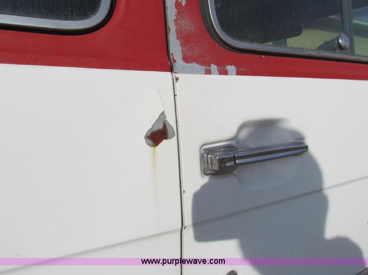 image for item E8215 1987 Chevrolet G30 sport van