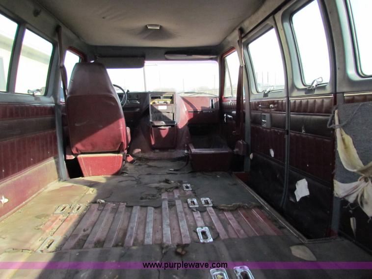 image for item E8215 1987 Chevrolet G30 sport van
