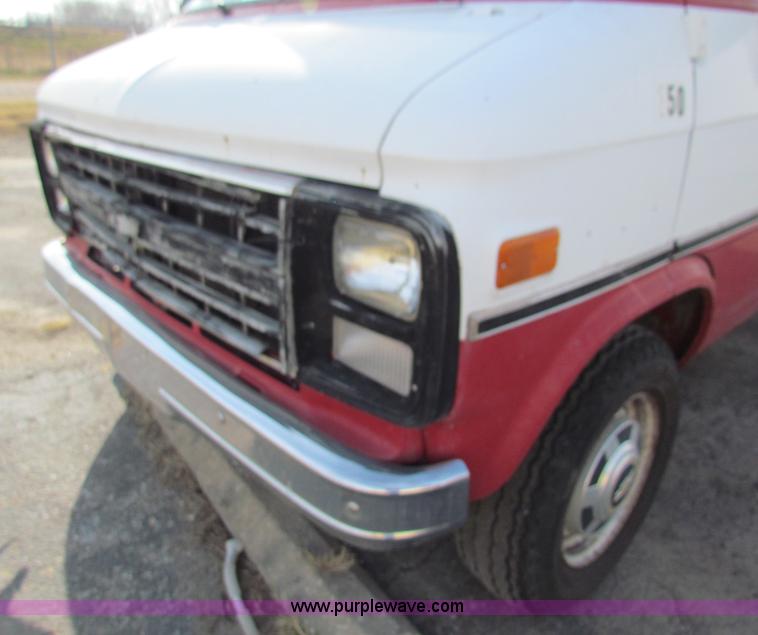 image for item E8215 1987 Chevrolet G30 sport van