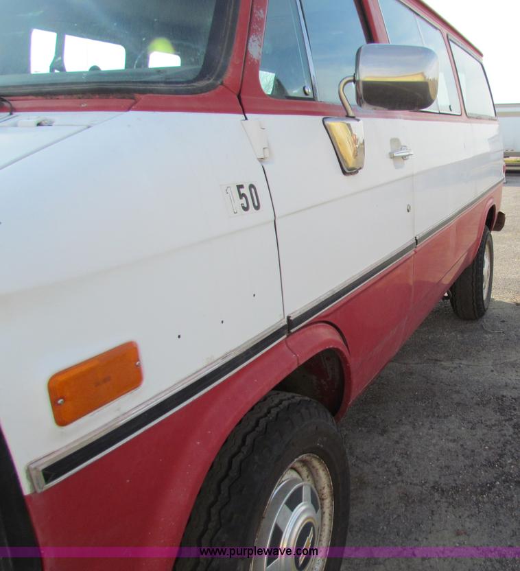 image for item E8215 1987 Chevrolet G30 sport van