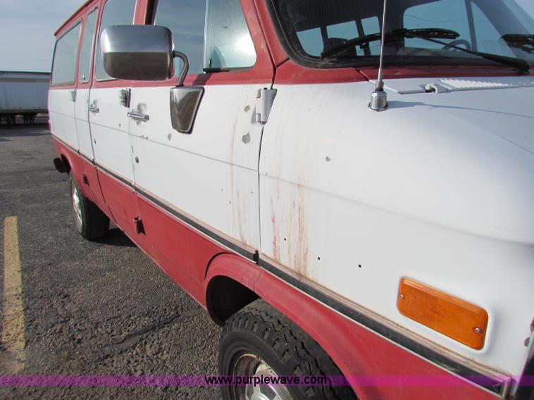 image for item E8215 1987 Chevrolet G30 sport van