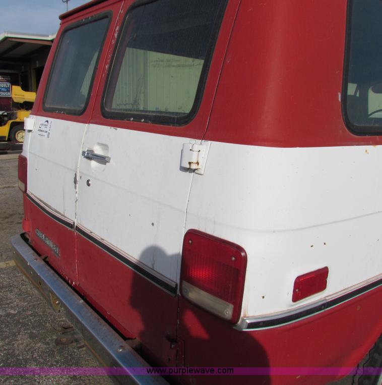 image for item E8215 1987 Chevrolet G30 sport van