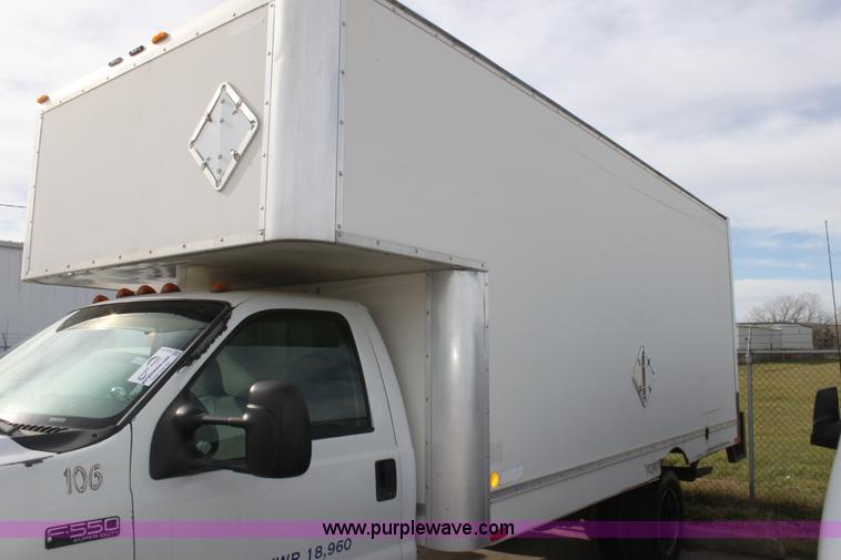 image for item E8219 1999 Ford F550 Super Duty box truck