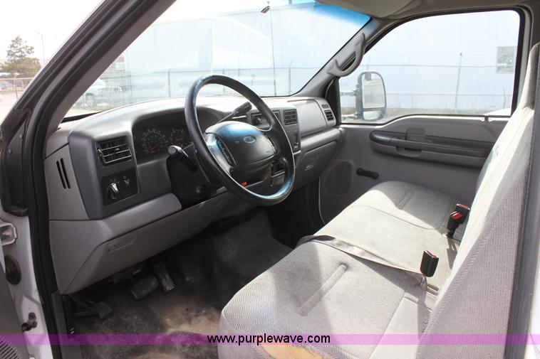 image for item E8219 1999 Ford F550 Super Duty box truck