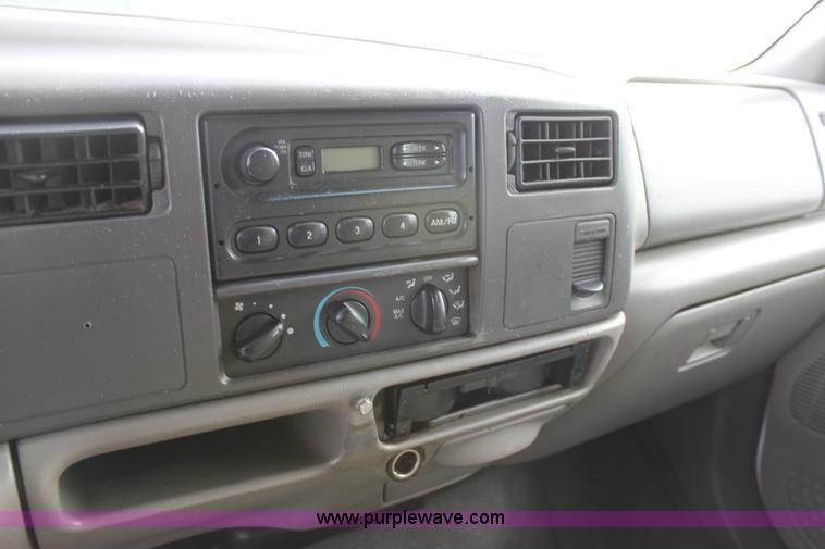 image for item E8219 1999 Ford F550 Super Duty box truck