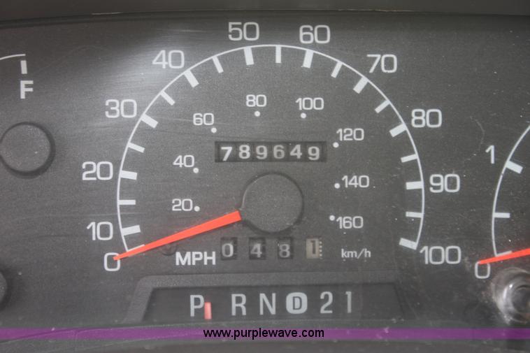 image for item E8219 1999 Ford F550 Super Duty box truck