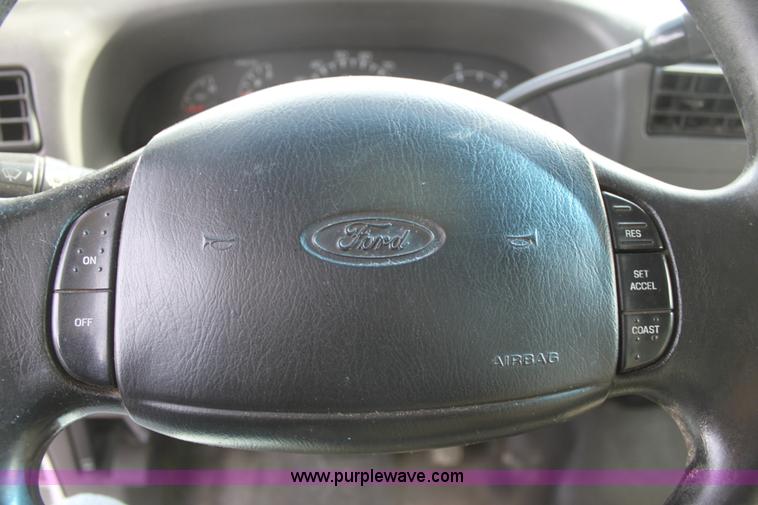 image for item E8219 1999 Ford F550 Super Duty box truck