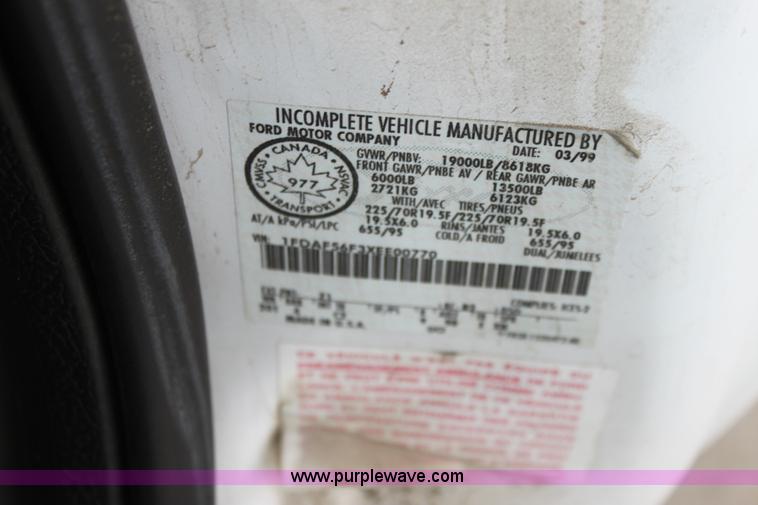 image for item E8219 1999 Ford F550 Super Duty box truck