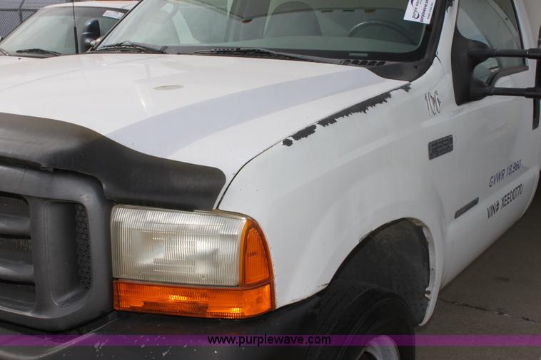 image for item E8219 1999 Ford F550 Super Duty box truck