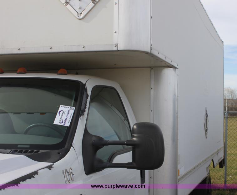 image for item E8219 1999 Ford F550 Super Duty box truck