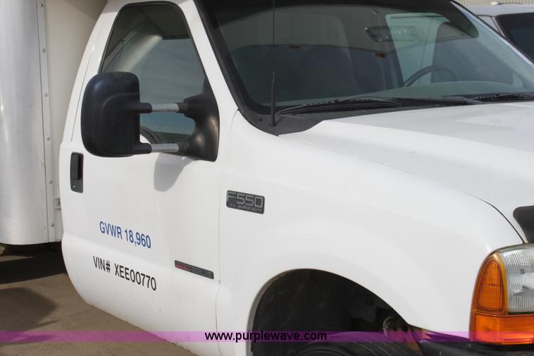 image for item E8219 1999 Ford F550 Super Duty box truck