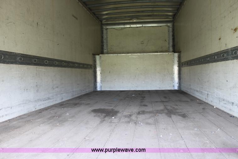 image for item E8219 1999 Ford F550 Super Duty box truck