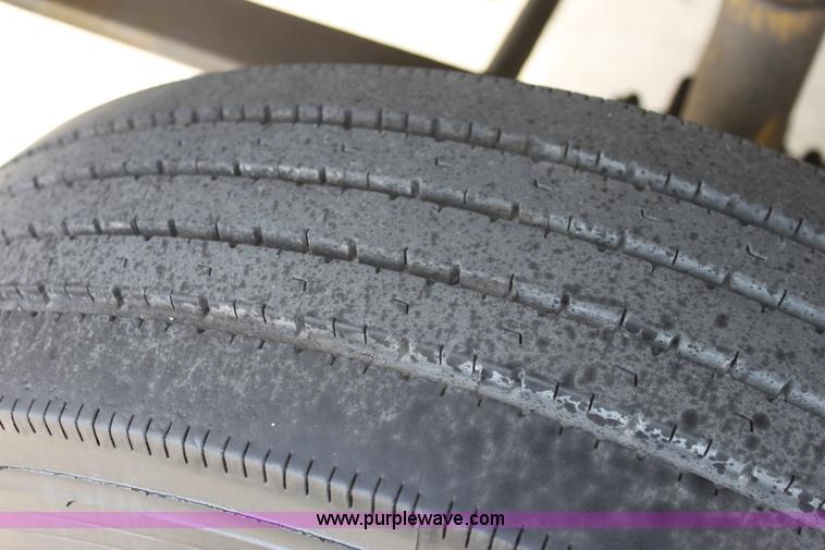 image for item E8219 1999 Ford F550 Super Duty box truck