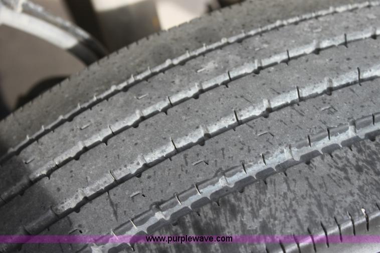 image for item E8219 1999 Ford F550 Super Duty box truck