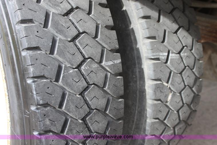 image for item E8219 1999 Ford F550 Super Duty box truck