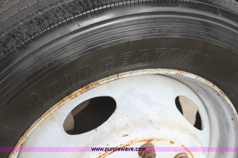 image for item E8219 1999 Ford F550 Super Duty box truck