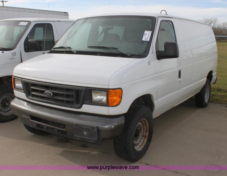 image for item E8221 2005 Ford E250 van