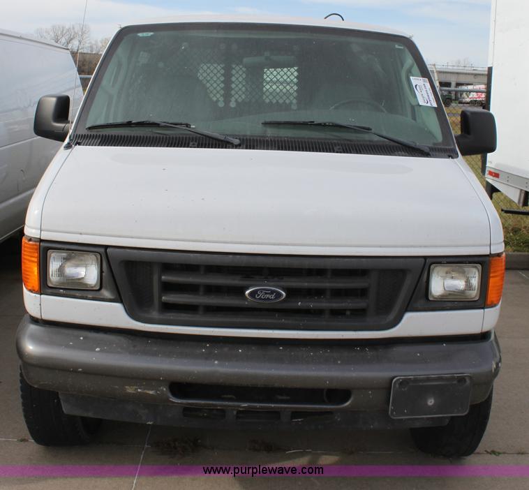 image for item E8221 2005 Ford E250 van