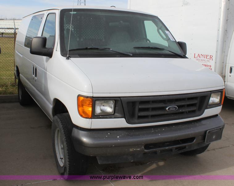 image for item E8221 2005 Ford E250 van