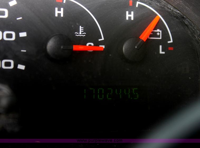 image for item E8221 2005 Ford E250 van